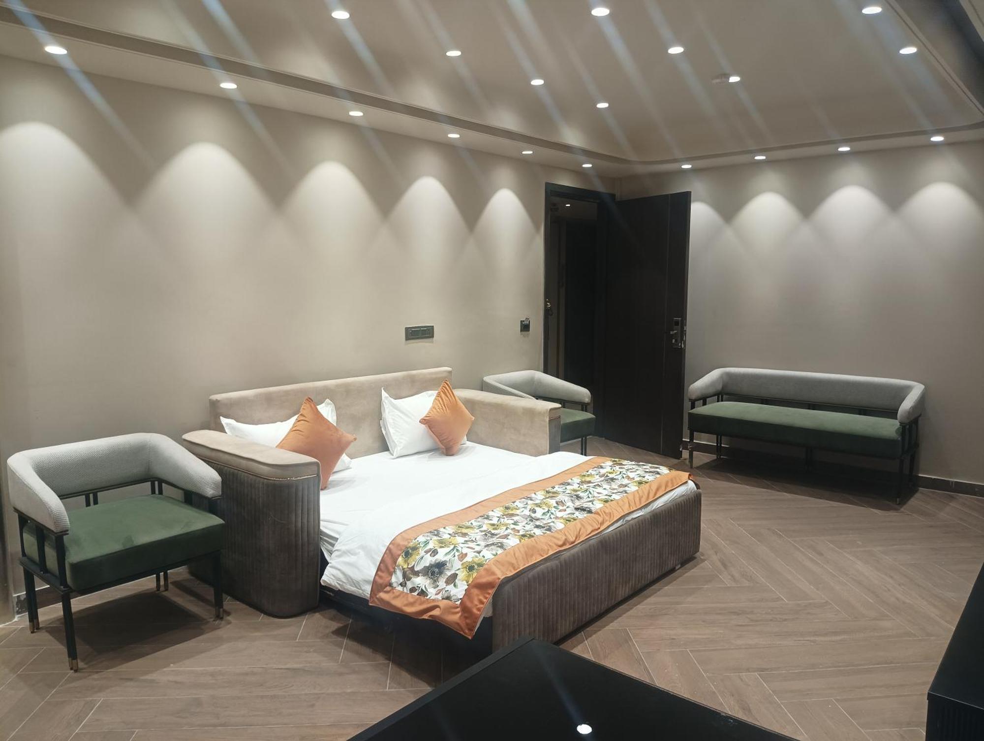 Hotel Cullinan By Qotel Janakpuri Delhi  Exterior photo