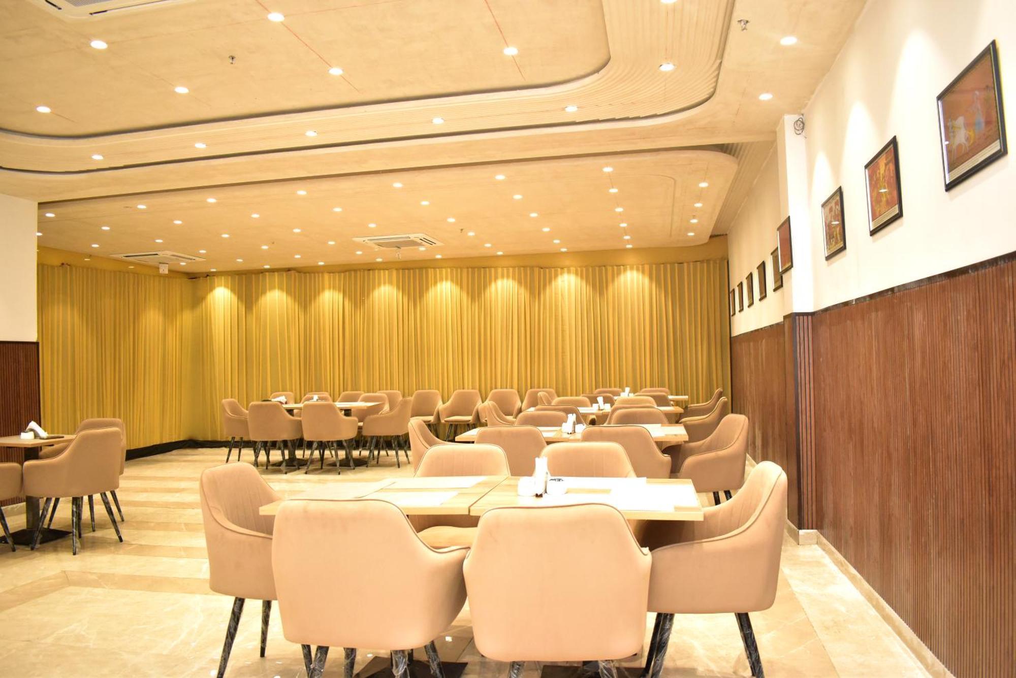 Hotel Cullinan By Qotel Janakpuri Delhi  Exterior photo