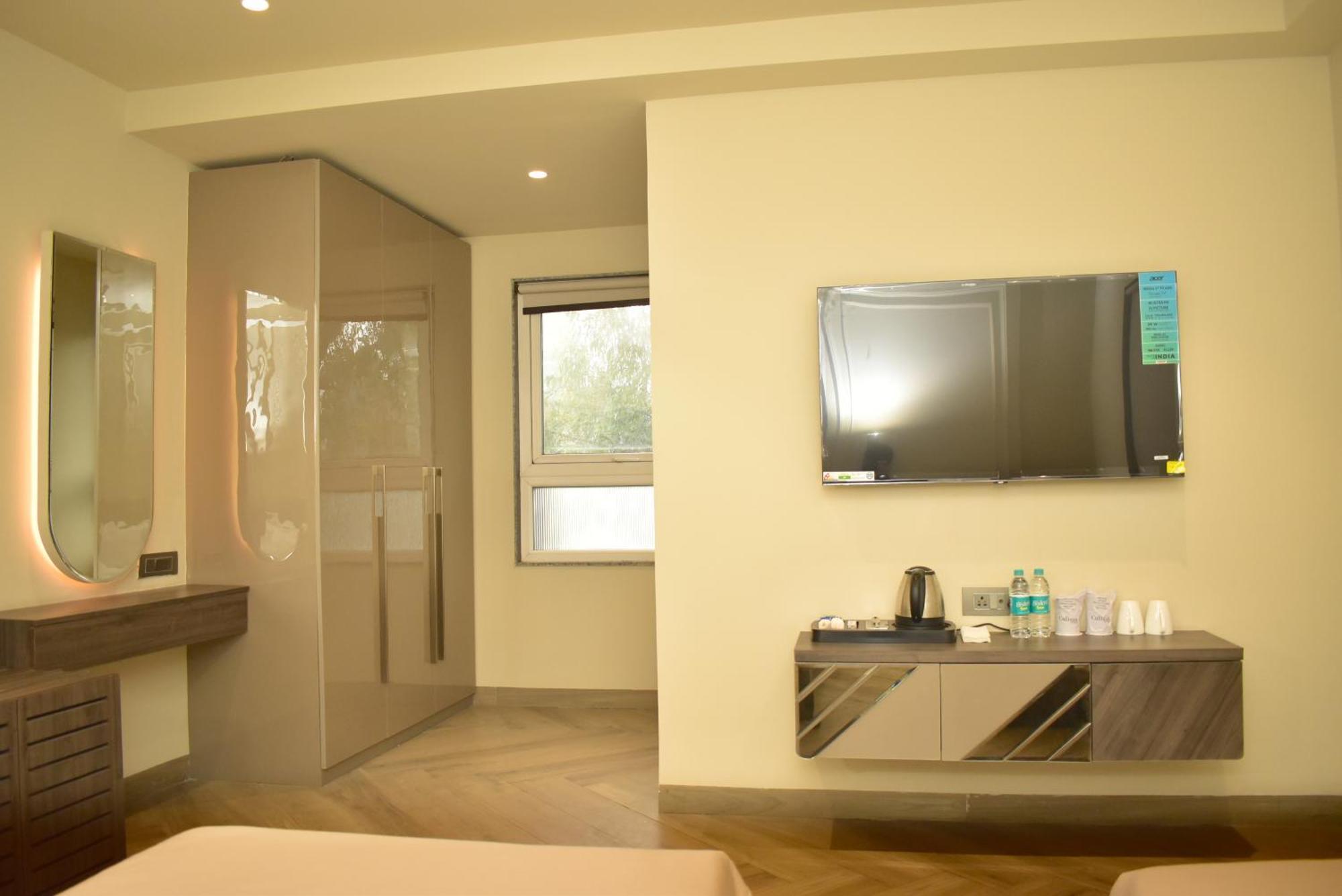 Hotel Cullinan By Qotel Janakpuri Delhi  Exterior photo