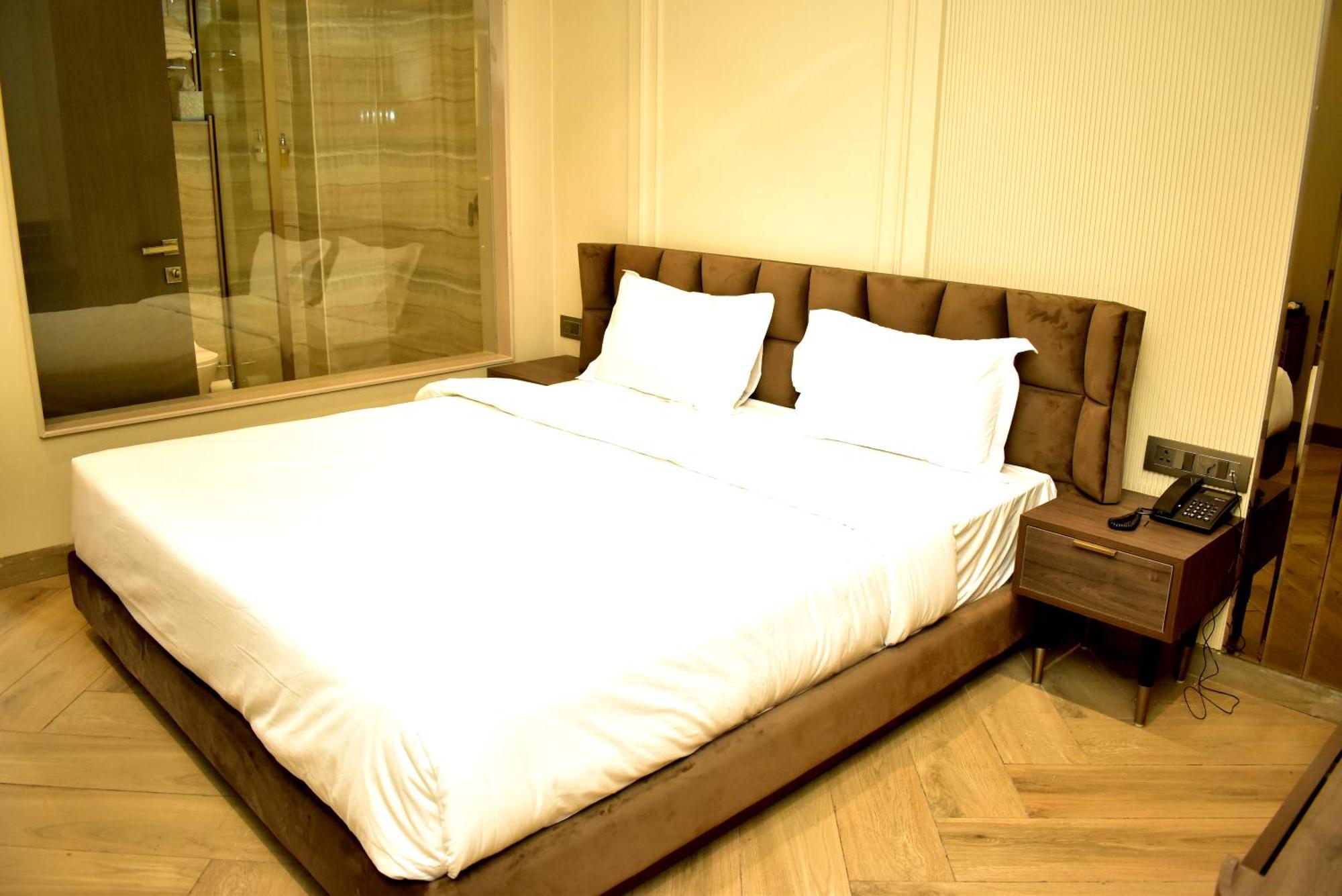 Hotel Cullinan By Qotel Janakpuri Delhi  Exterior photo